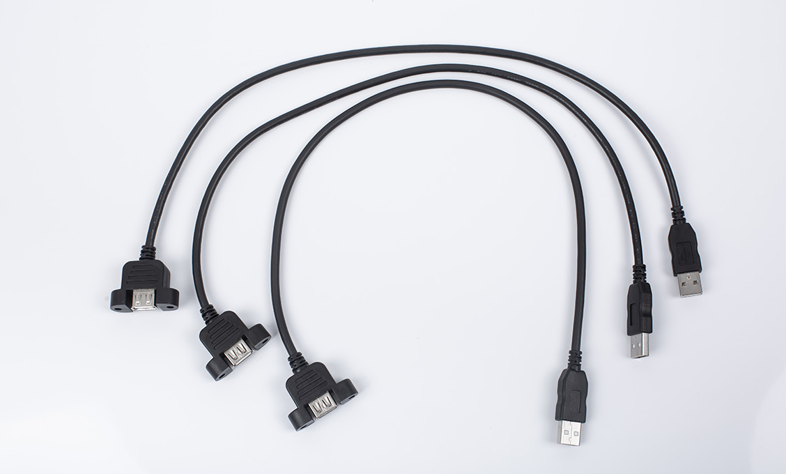 USB extenscon cable